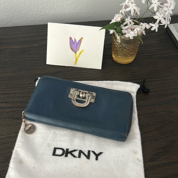 Wallet - Picture 1 of 6